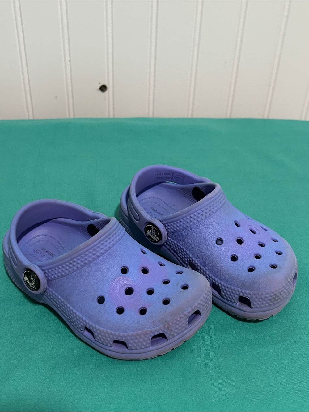 CROCS - Kids Lightweight Comfort Clogs - Iridescent Lavender Purple Sz: c7